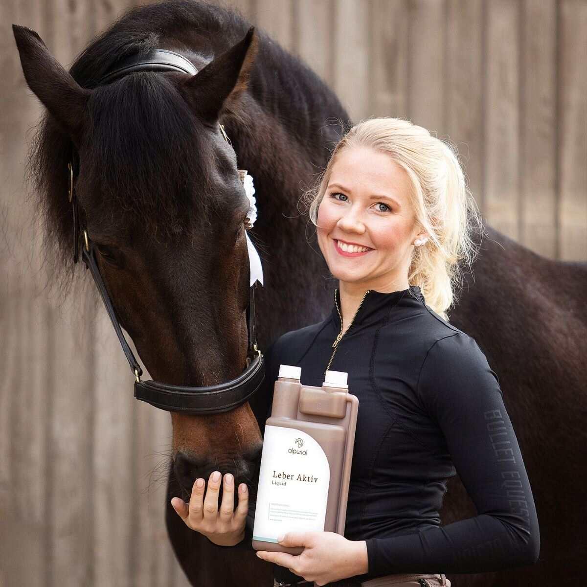 Leber Aktiv flüssiges Pferdefutter zur Leberunterstützung Anwendung am Pferd Alpurial
