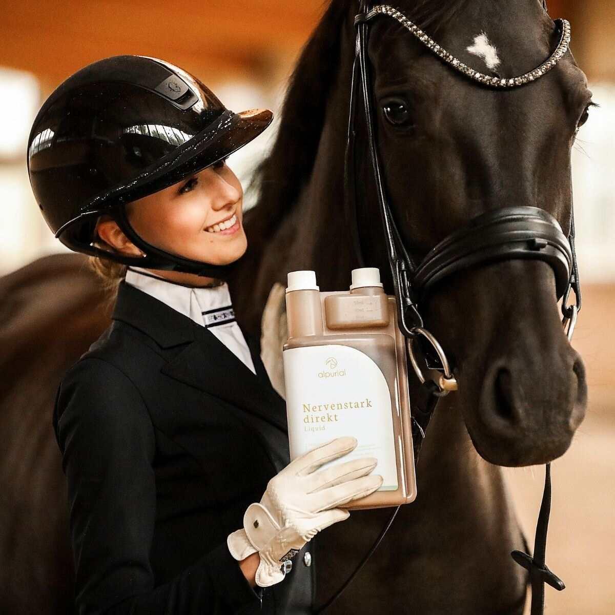 Nervenstark direkt flüssiges Pferdefutter zur Nervenunterstützung Anwendung am Pferd Alpurial
