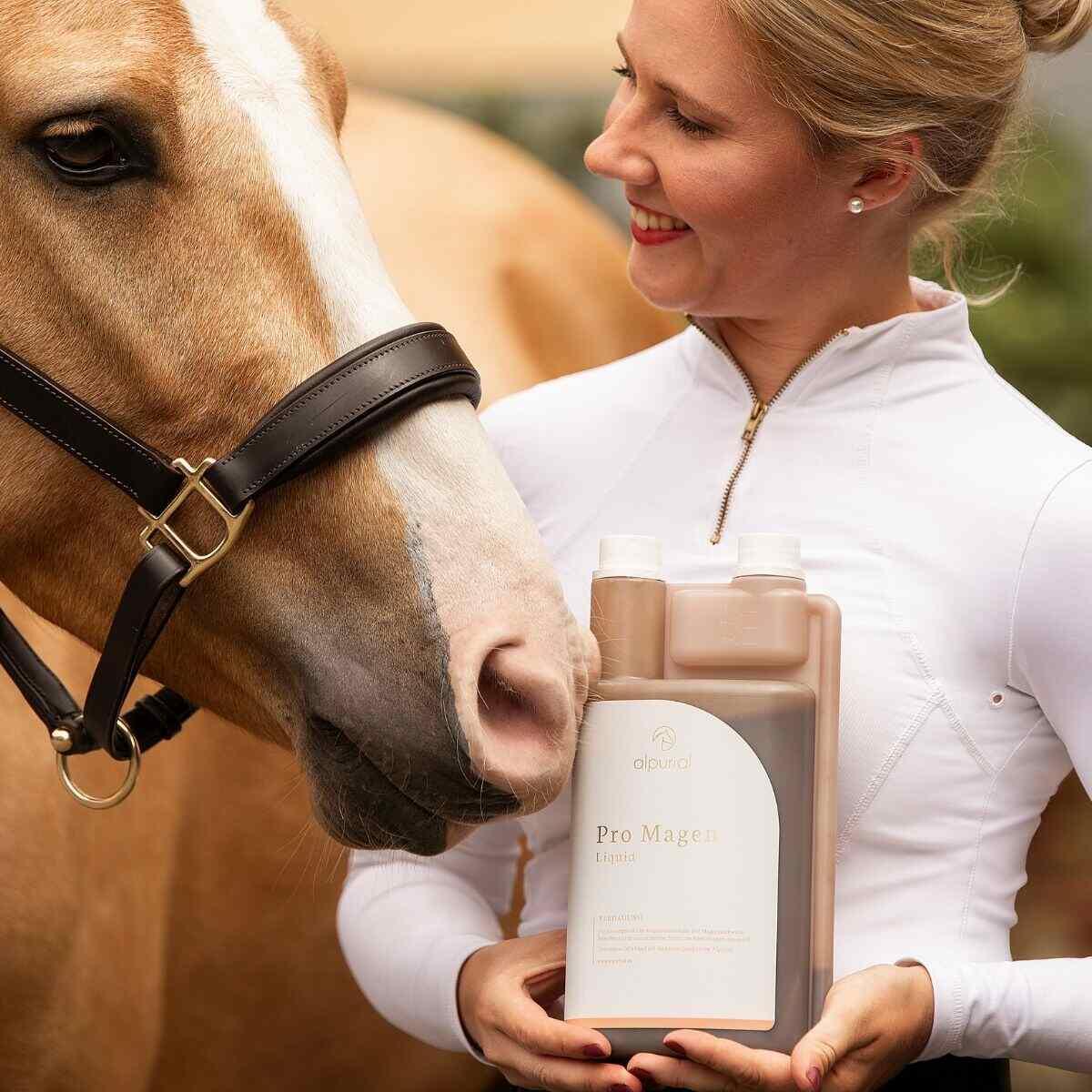 Pro Magen flüssiges Pferdefutter zur Magenunterstützung Anwendung am Pferd Alpurial